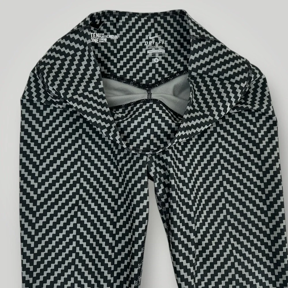 Nike Dri Fit Capri Leggings Womens S Black Gray Geometric Athletic Workout Pants